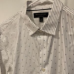 Banana Republic slim fit shirt. Size M.